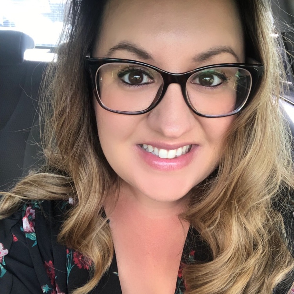 Meet your Posher - 🧁 Kristina 🧁- Bookmark My Closet📍@kgracesells 🛍️